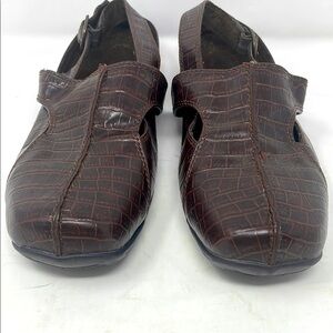 Easy Street Brown Slingback Closed Toe Shoes Size 10N Excellent Condition